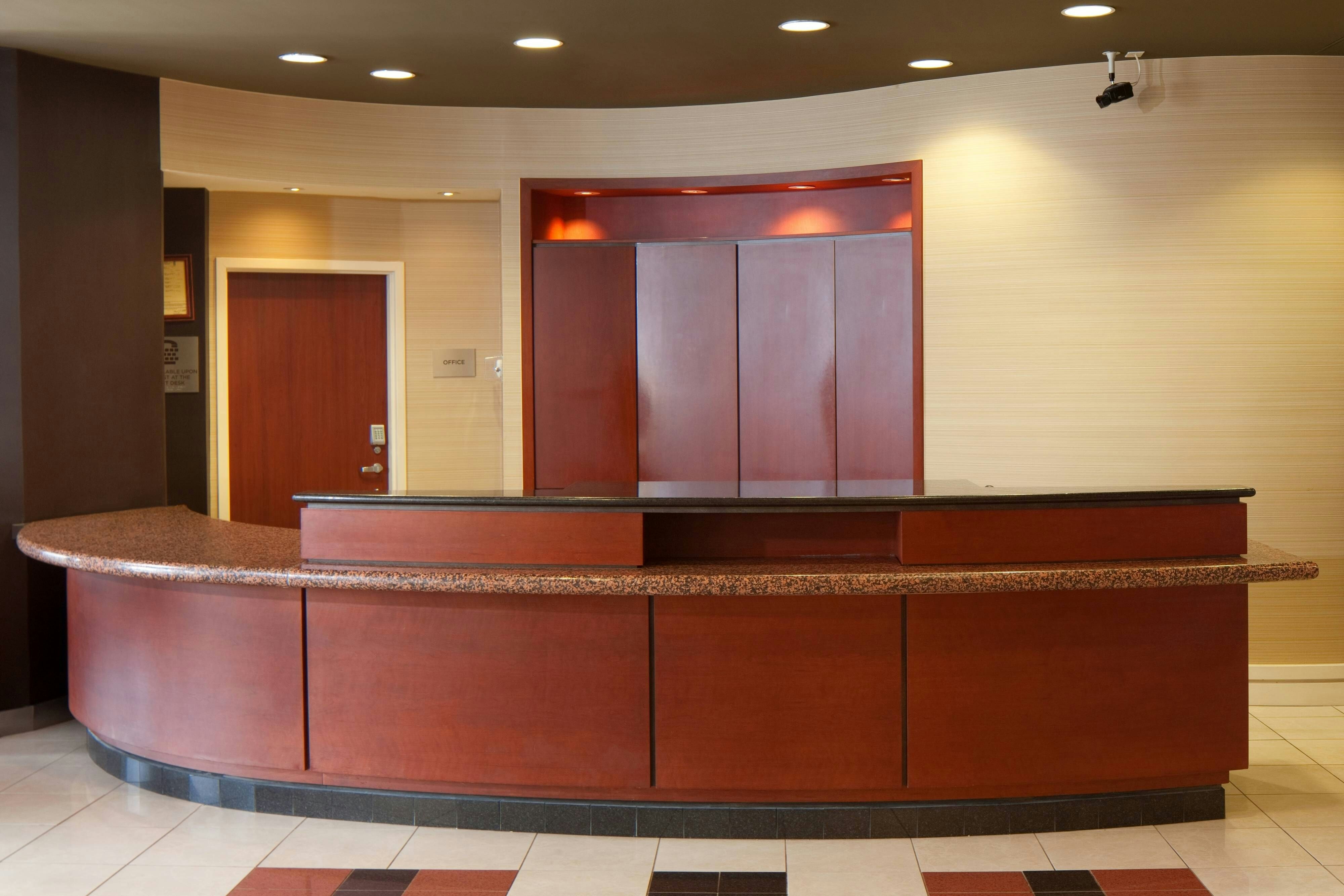 Lobby at Courtyard by Marriott Lebanon, LEBANON - NJ