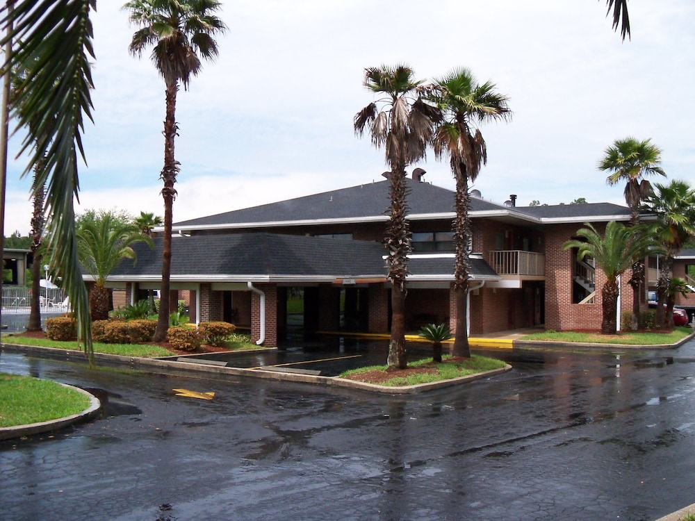 SureStay by Best Western Jacksonville Airport 44/54