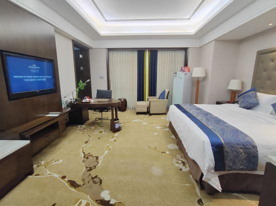 غرفة بزنس ديلوكس بسرير كينج، Howard Johnson by Wyndham Shipu Plaza Ningbo 2/2