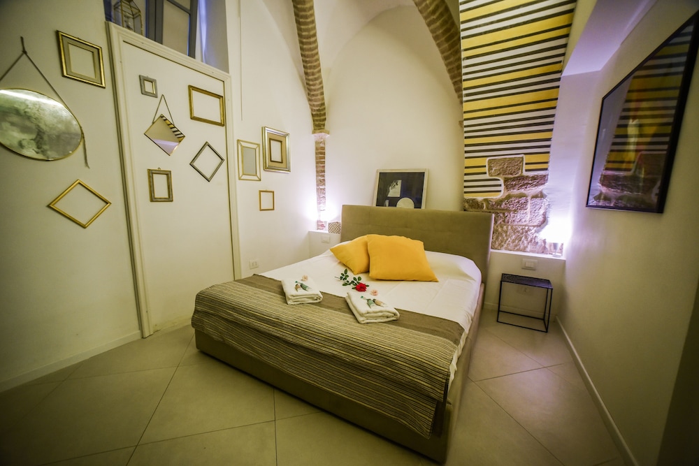 Little Italy Hostel 7/32