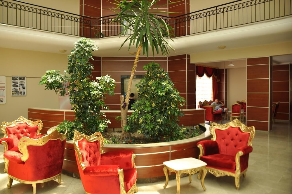Larissa Inn 30/50