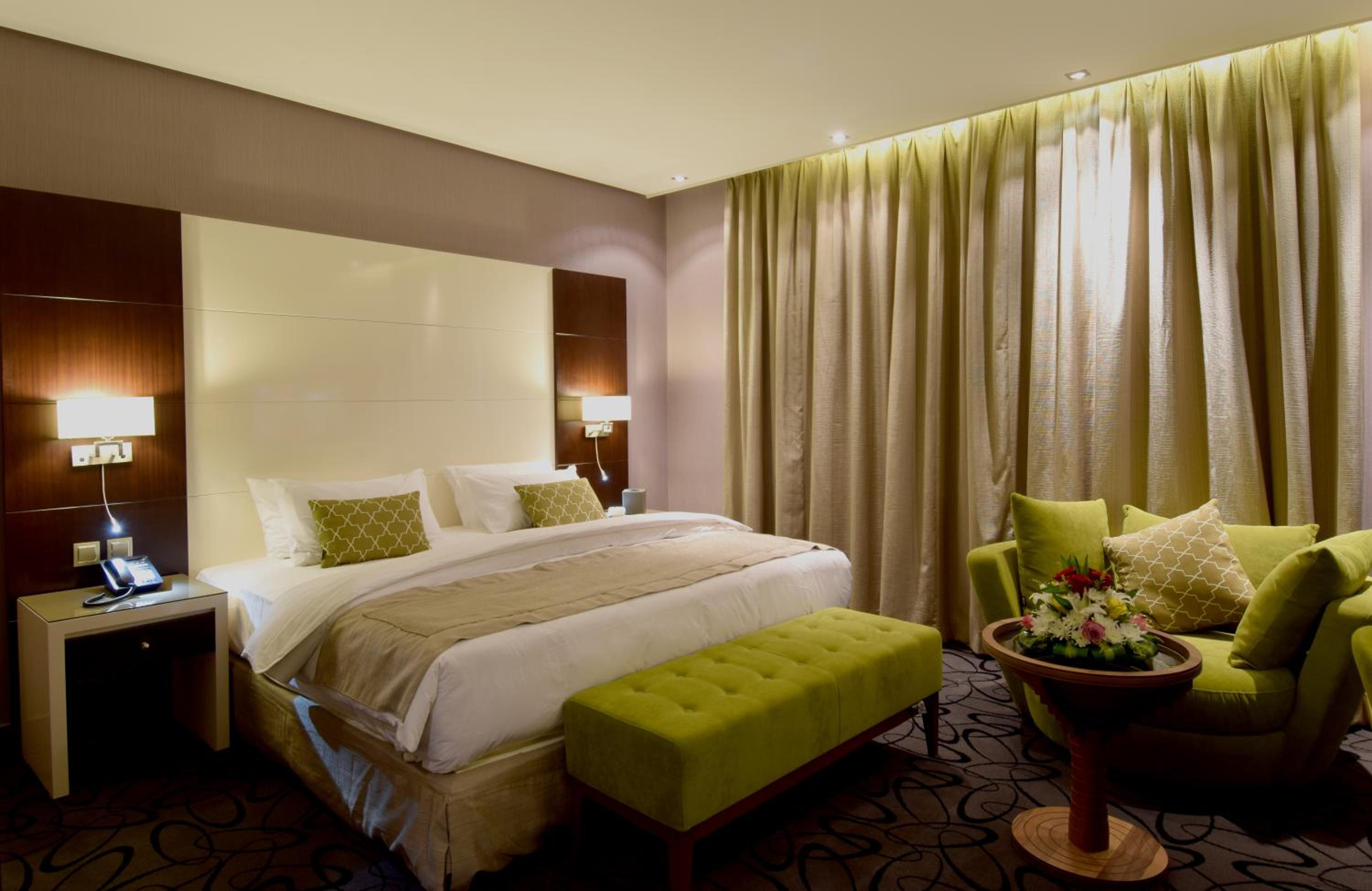 Deluxe, King Bed
