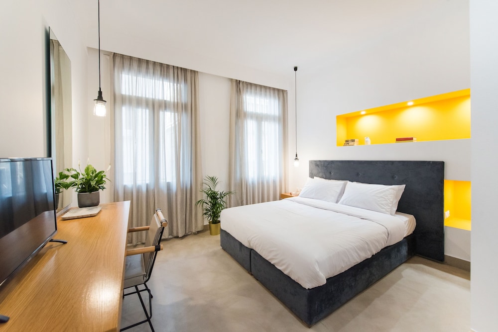 STANDARD, DOUBLE OR TWIN BED, BALCONY