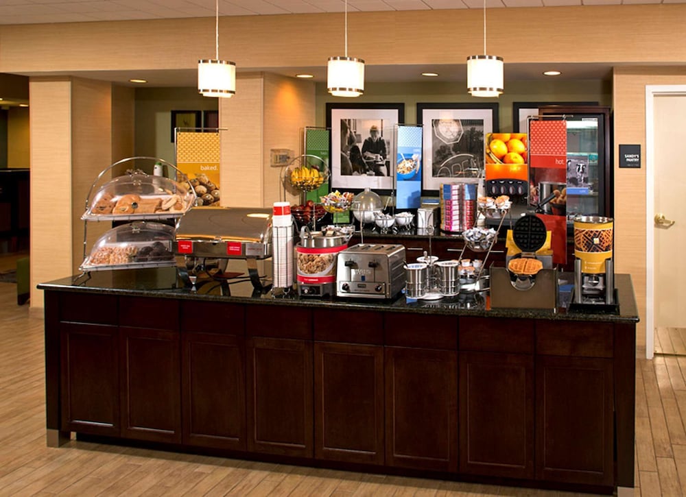 Hampton Inn Fairfax City 33/40