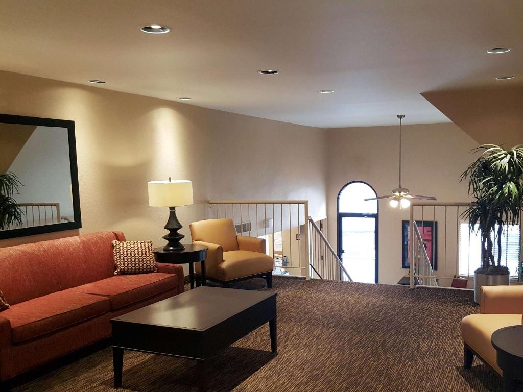 UPGRADE, EFFICIENCY, SUITE, QUEEN BED