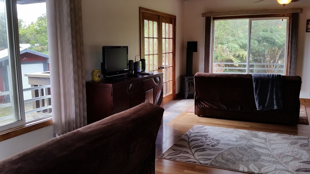Volcano Acres Ranch Bed and Breakfast 44/75