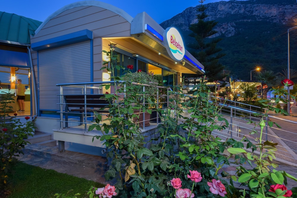 Belcehan Deluxe Hotel 4/50