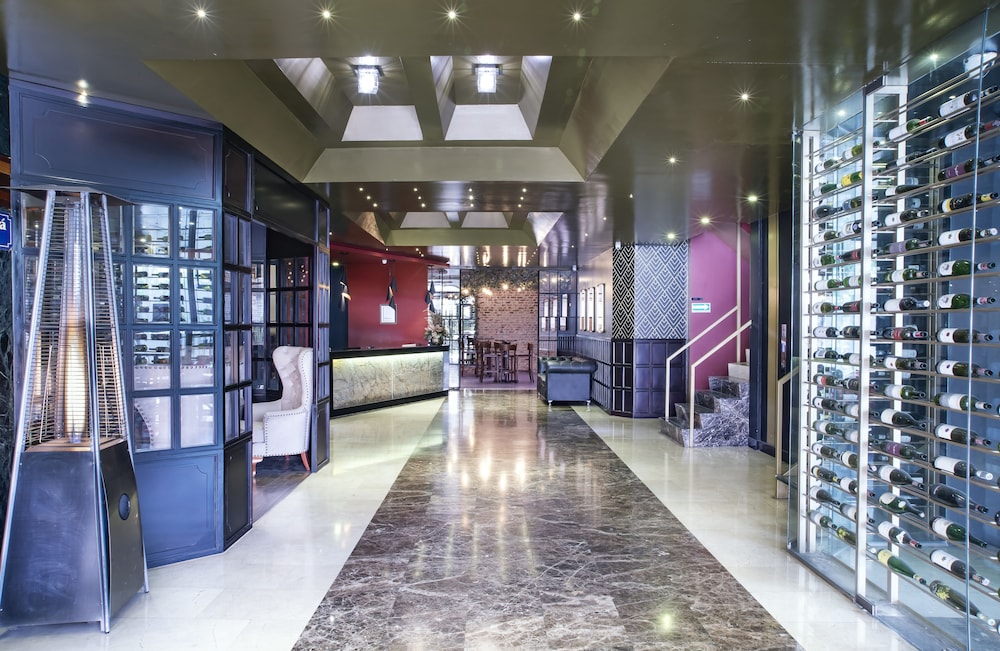 Hotel Black 54/72