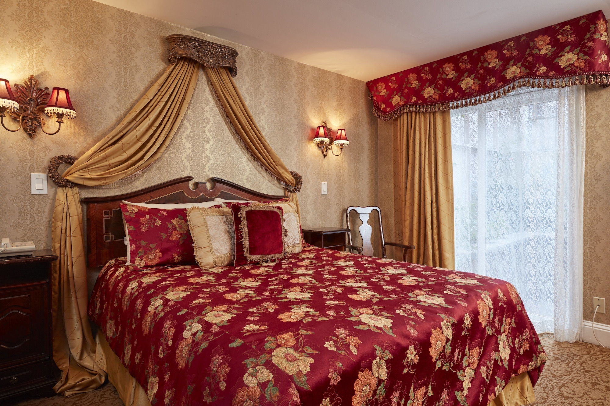 2 BEDROOMS, ROYAL, FAMILY SUITE