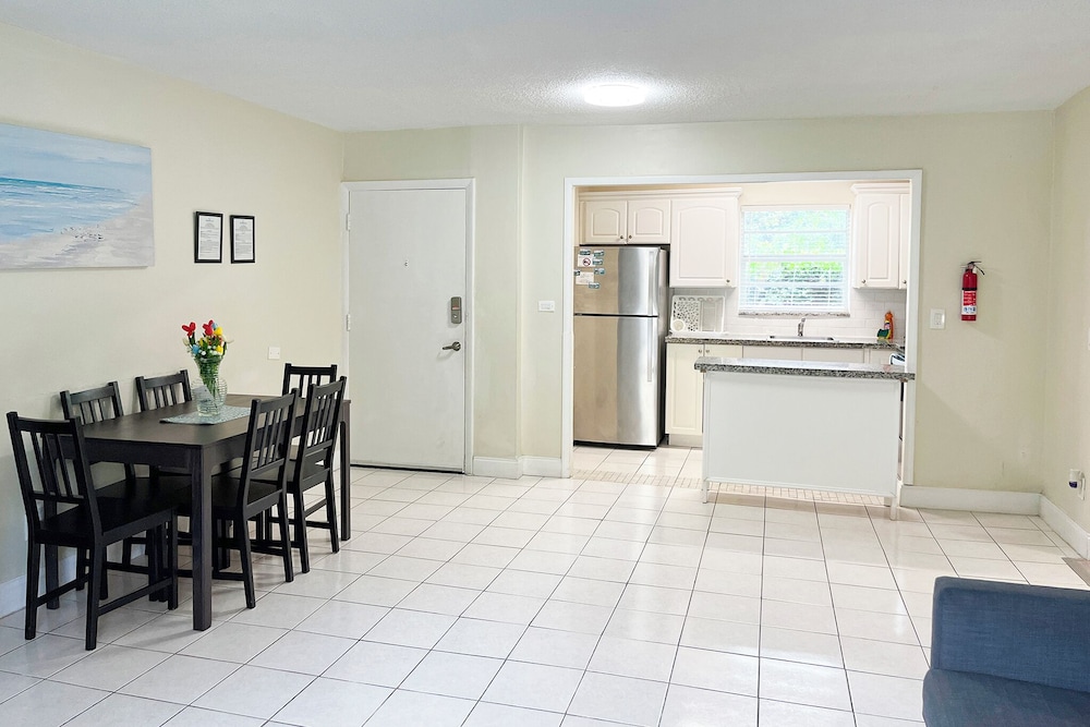 Sunny Isles Apartments 6/73