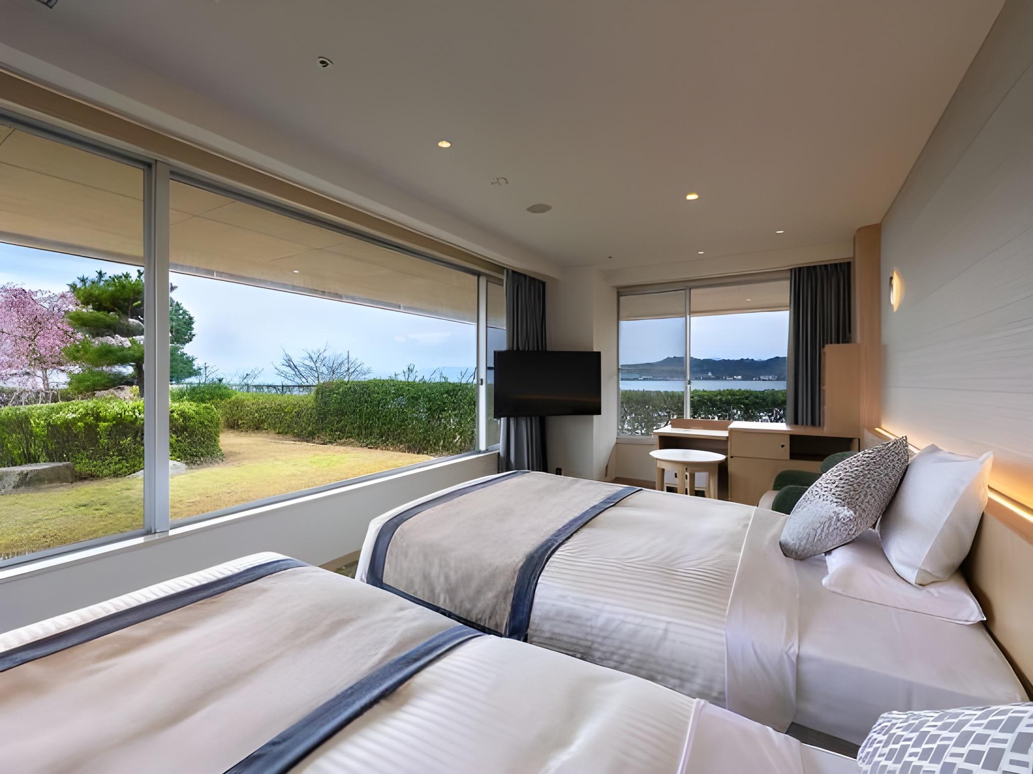 Semi Room, Superior, 3 Semi Double Beds, with View, Corner
