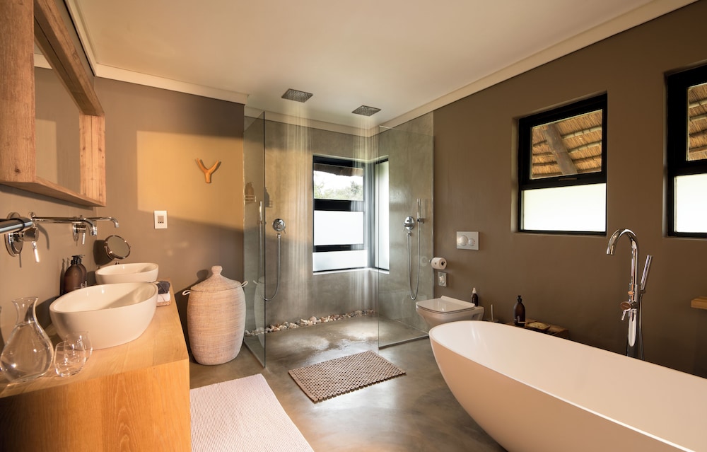 Mhondoro Game Lodge 49/50