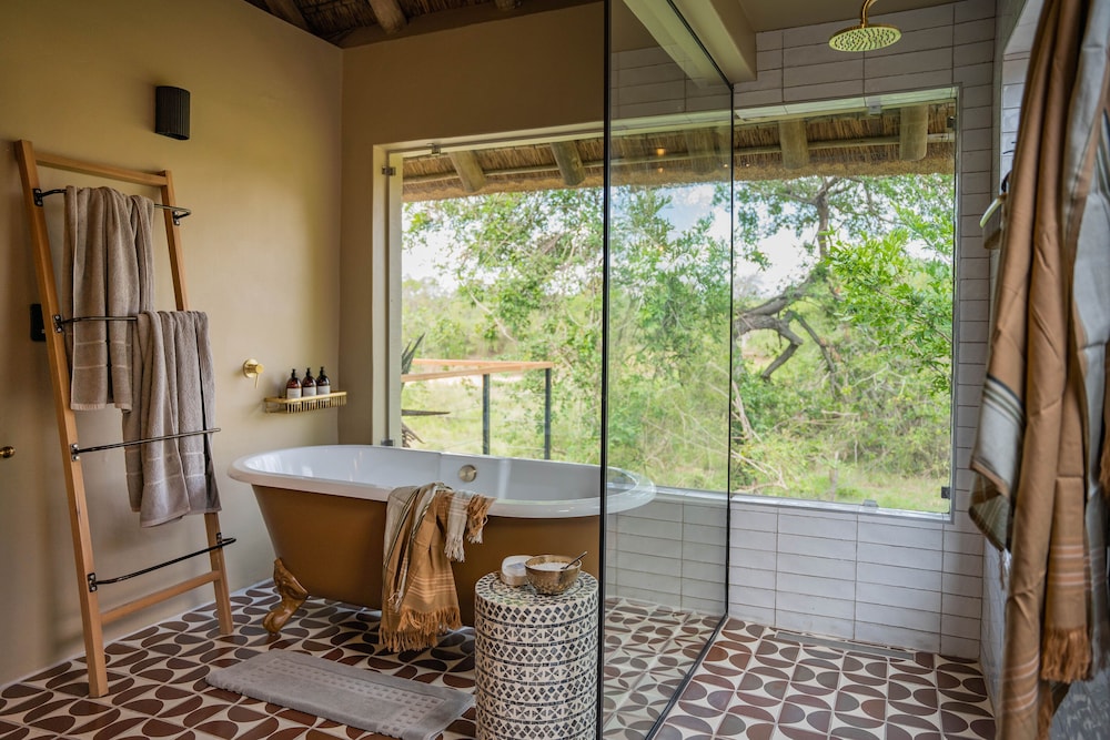 Thornybush Game Lodge 12/62