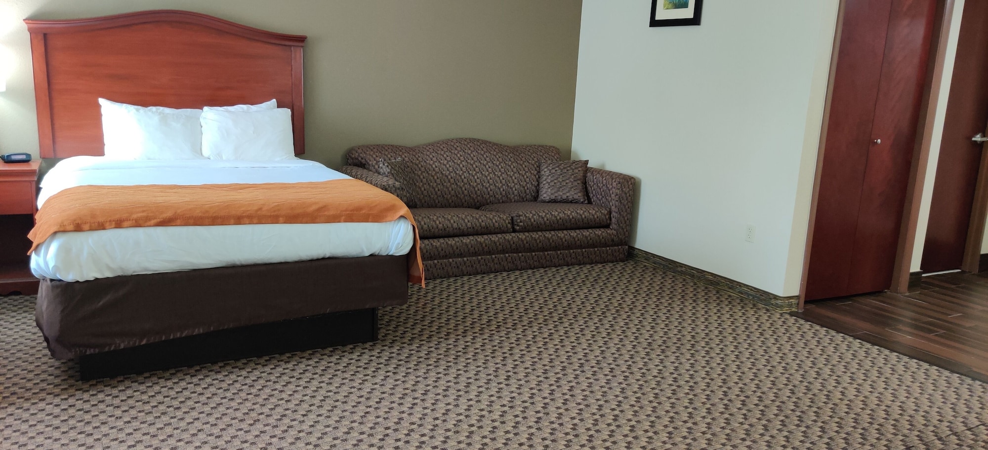 Standard, 2 Queen Beds 7/10