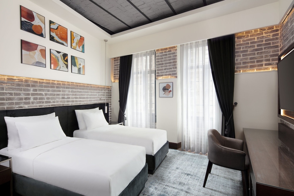 DELUXE, TWIN BEDS
