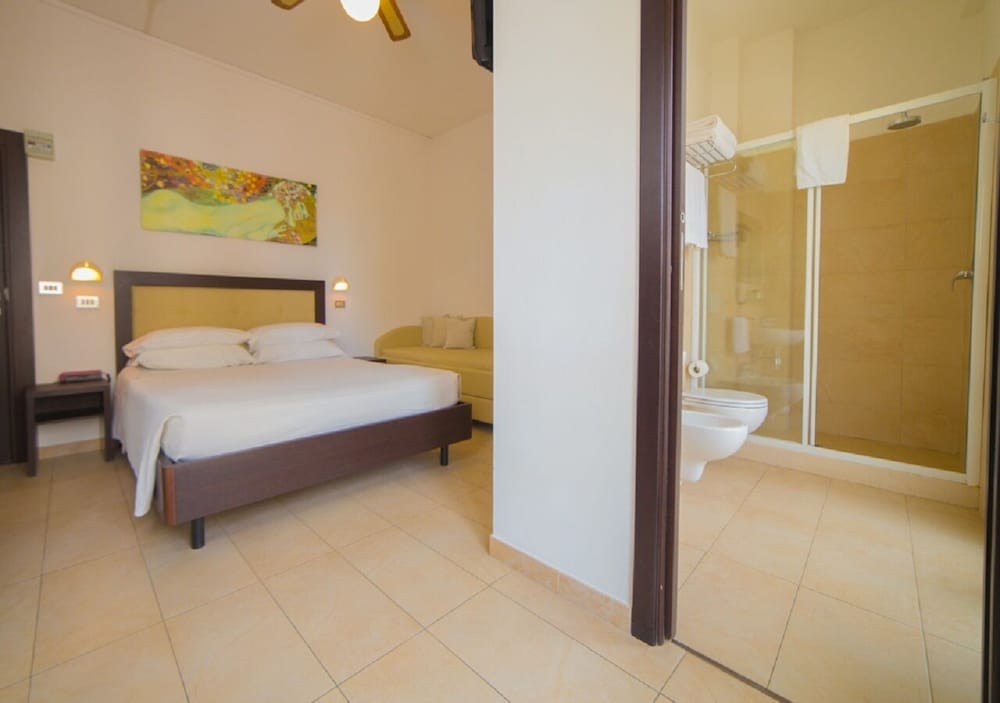 Mediterraneo Hotel and Suites 25/50