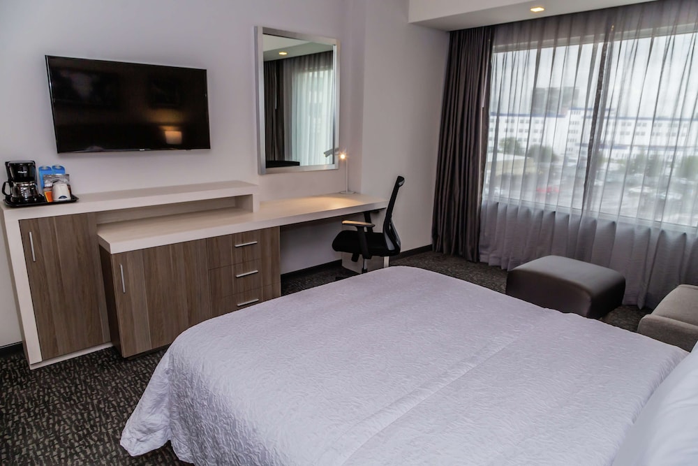 Hampton Inn Suites By Hilton Puebla 17/56