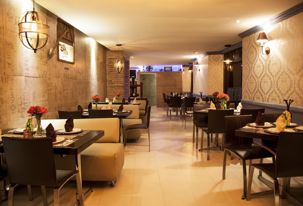 Plaza Gallery Hotel & Boutique 57/70