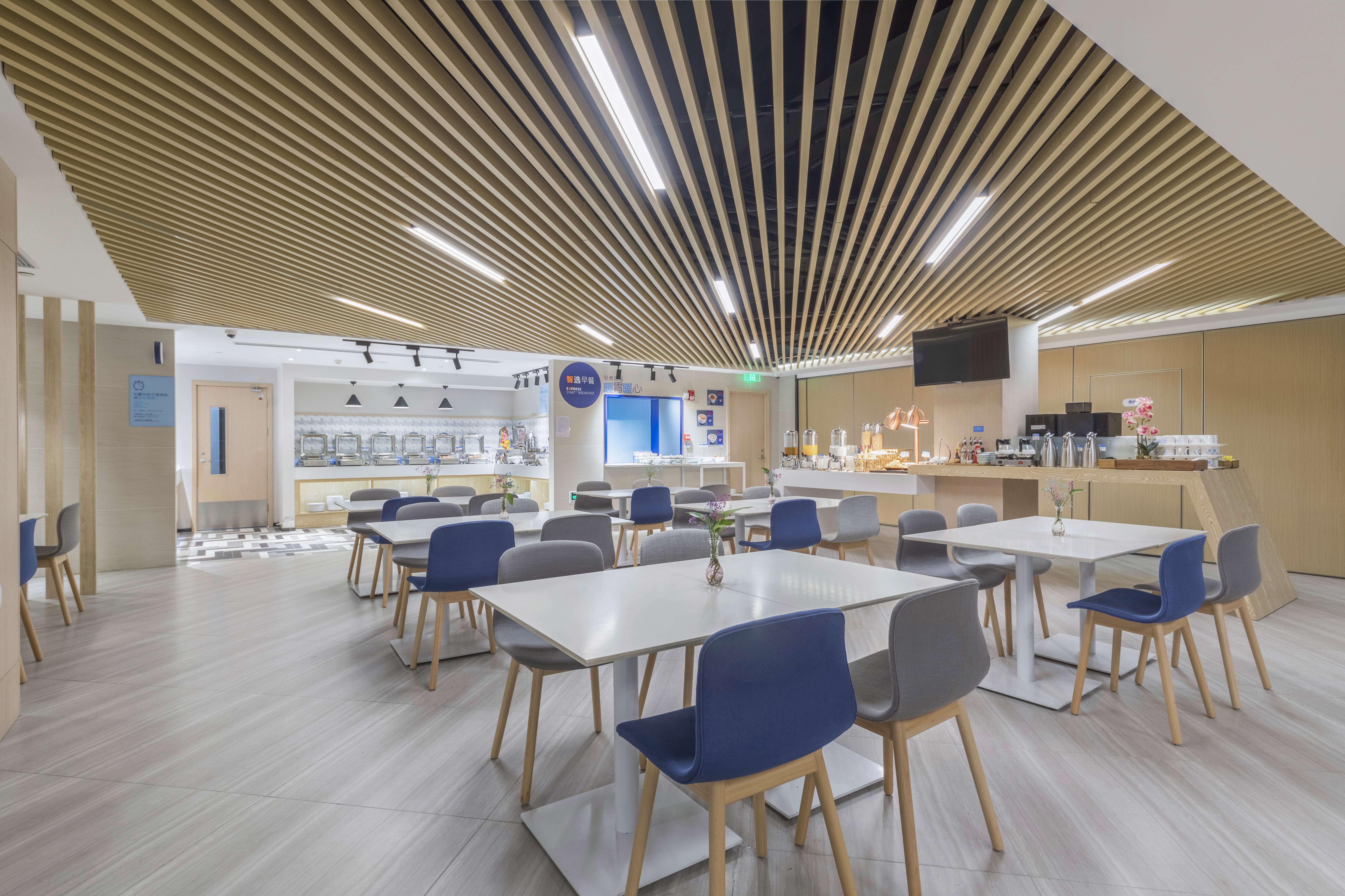 Holiday Inn Express Shanghai Gubei 27/37