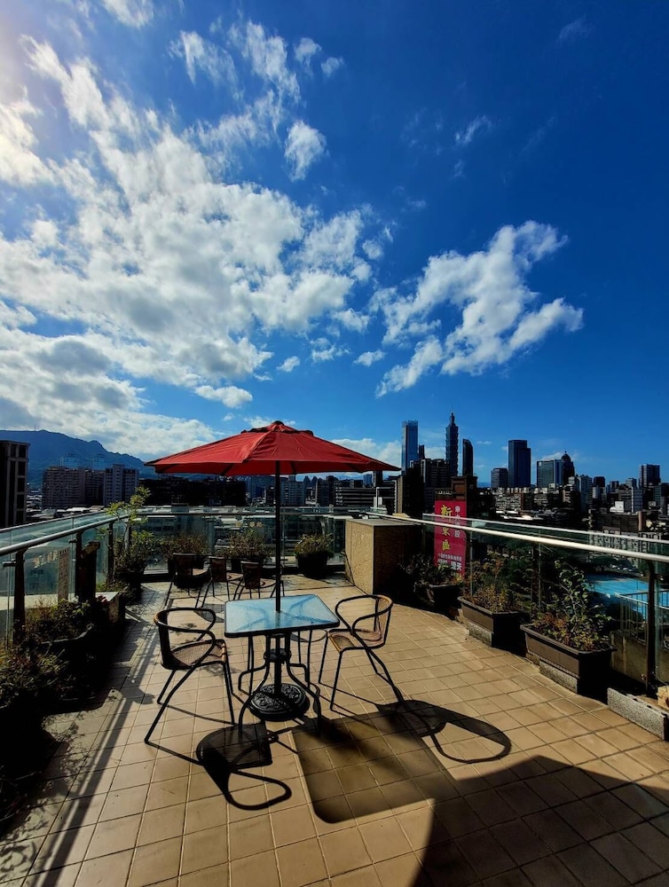 CAPITAL HOTEL SONGSHAN 30/35