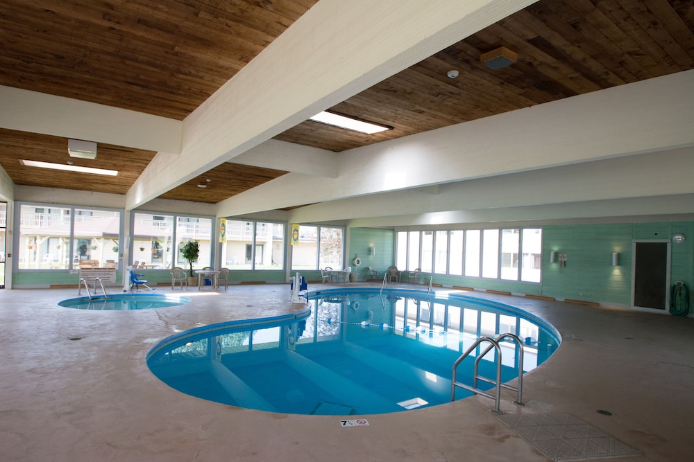 Fairway Inn and Suites Mishicot - Wi 20/50