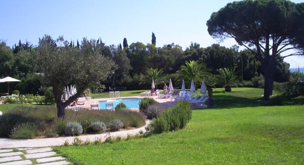 Hotel Villa Les Rosiers 22/33