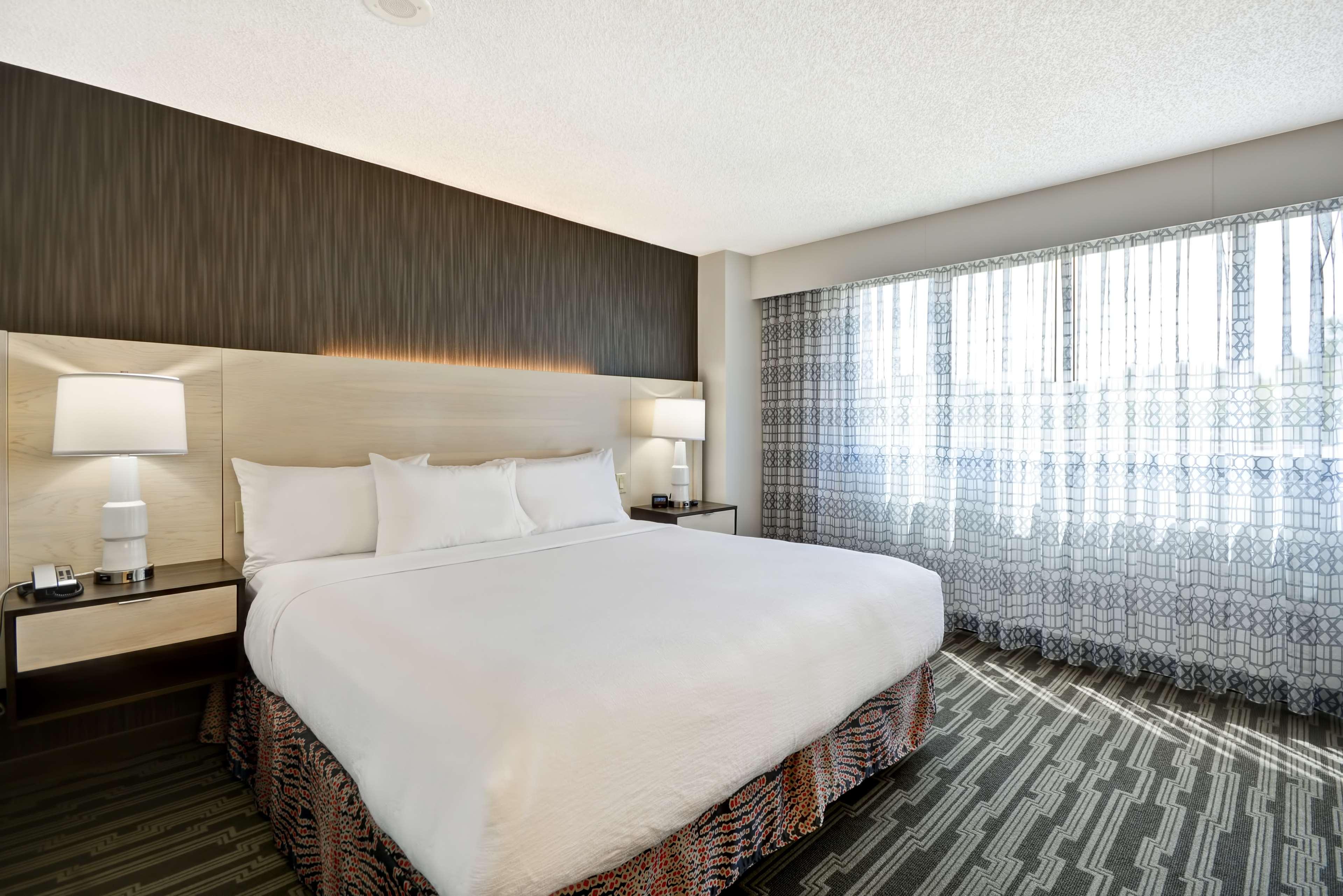 2 ROOMS, PREMIUM, SUITE, KING BED