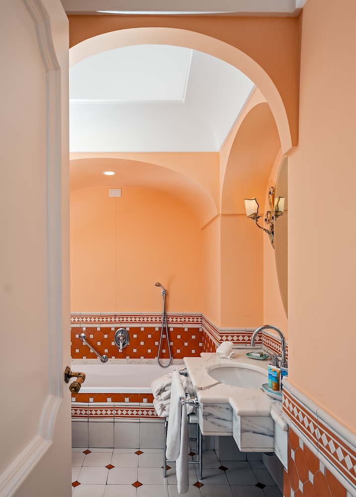 غرفة كومفورت بسرير كينج بإطلالة على البحر بشرفة، Hotel Punta Regina 4/4