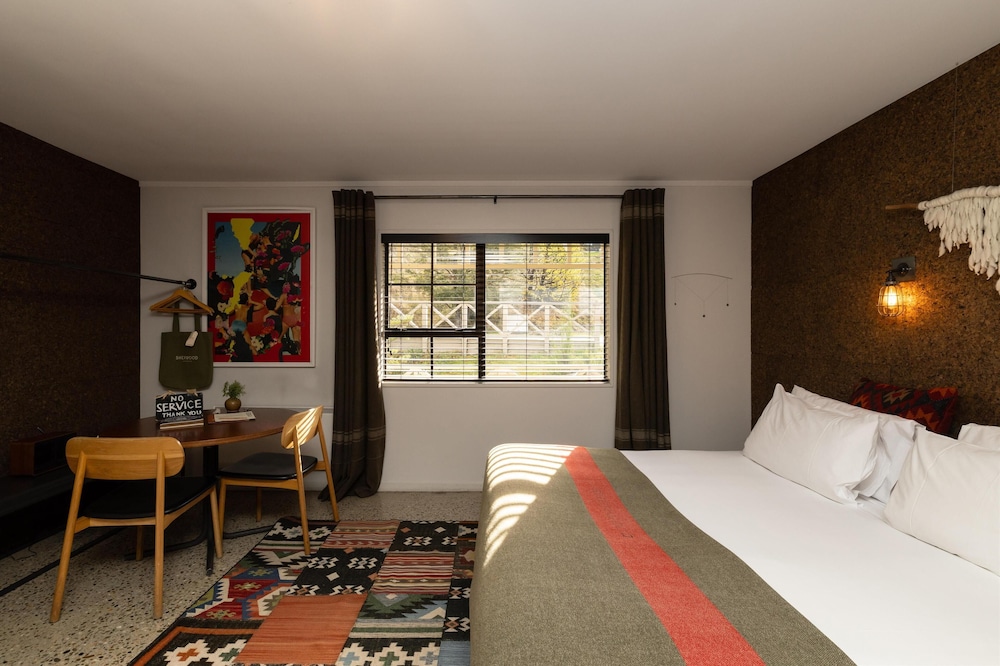 STANDARD, KING BED