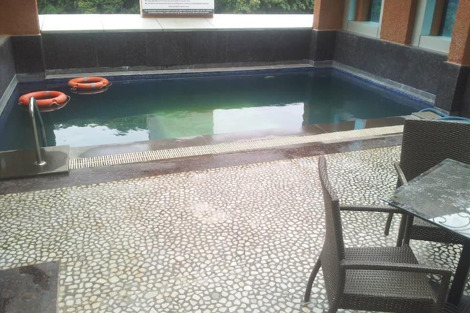HOTEL TIGERS ROARE 38/50