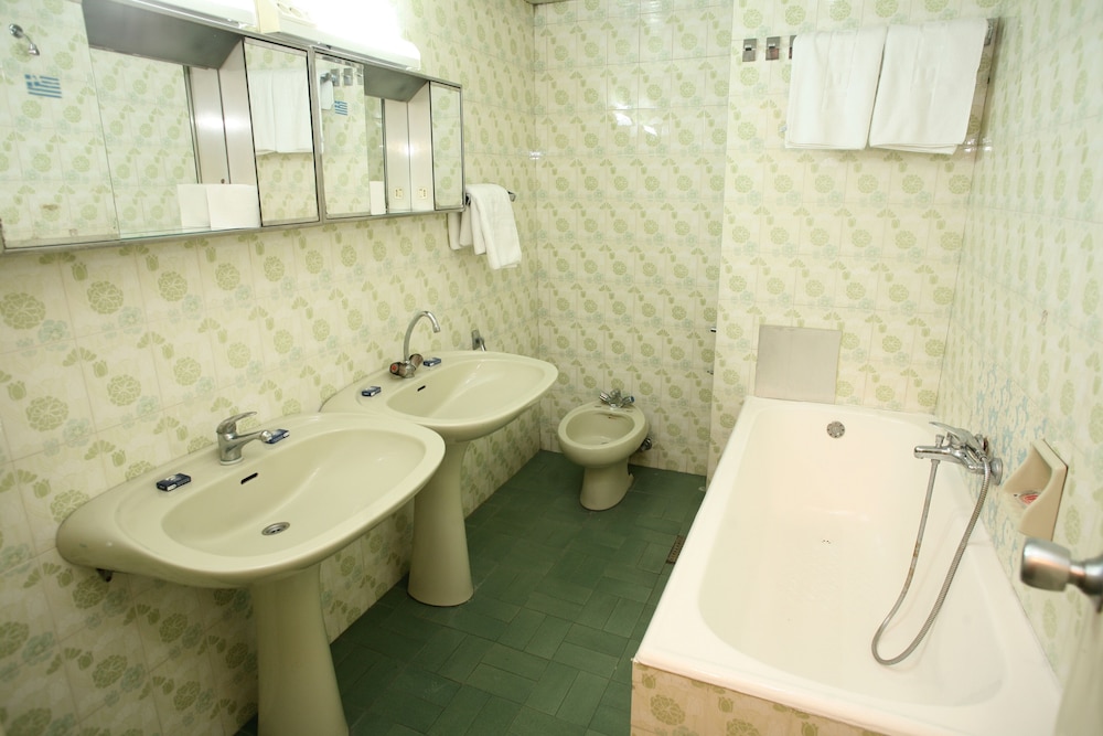 Slavija Hotel 30/32