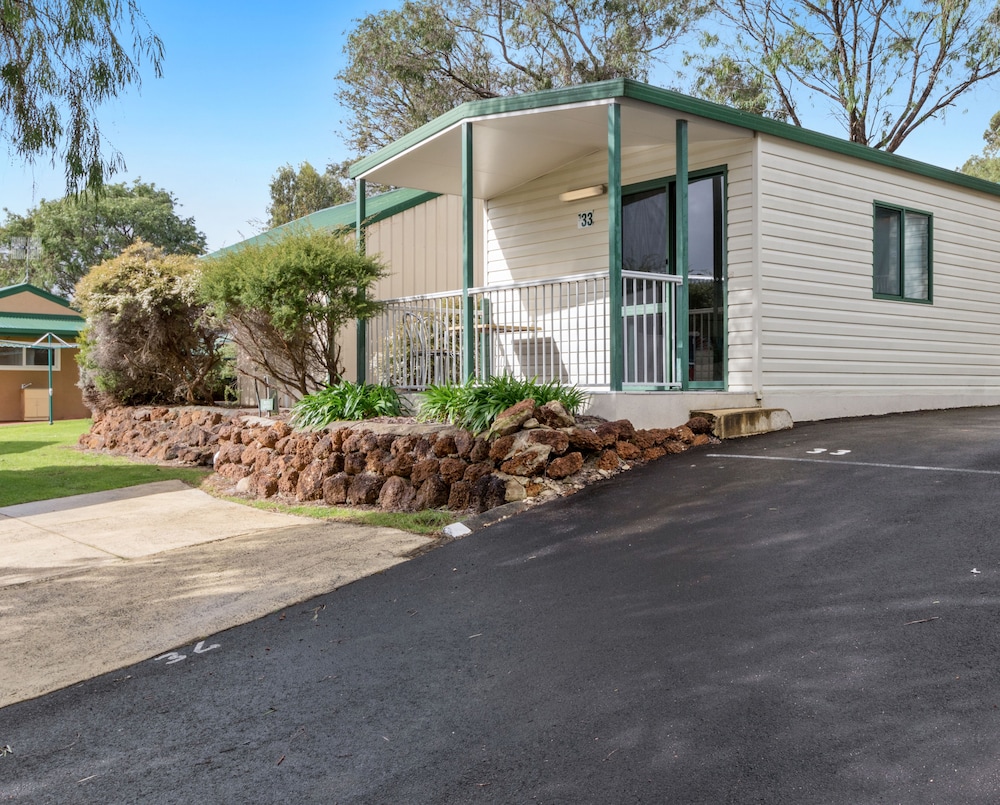RIVERVIEW TOURIST PARK 40/50