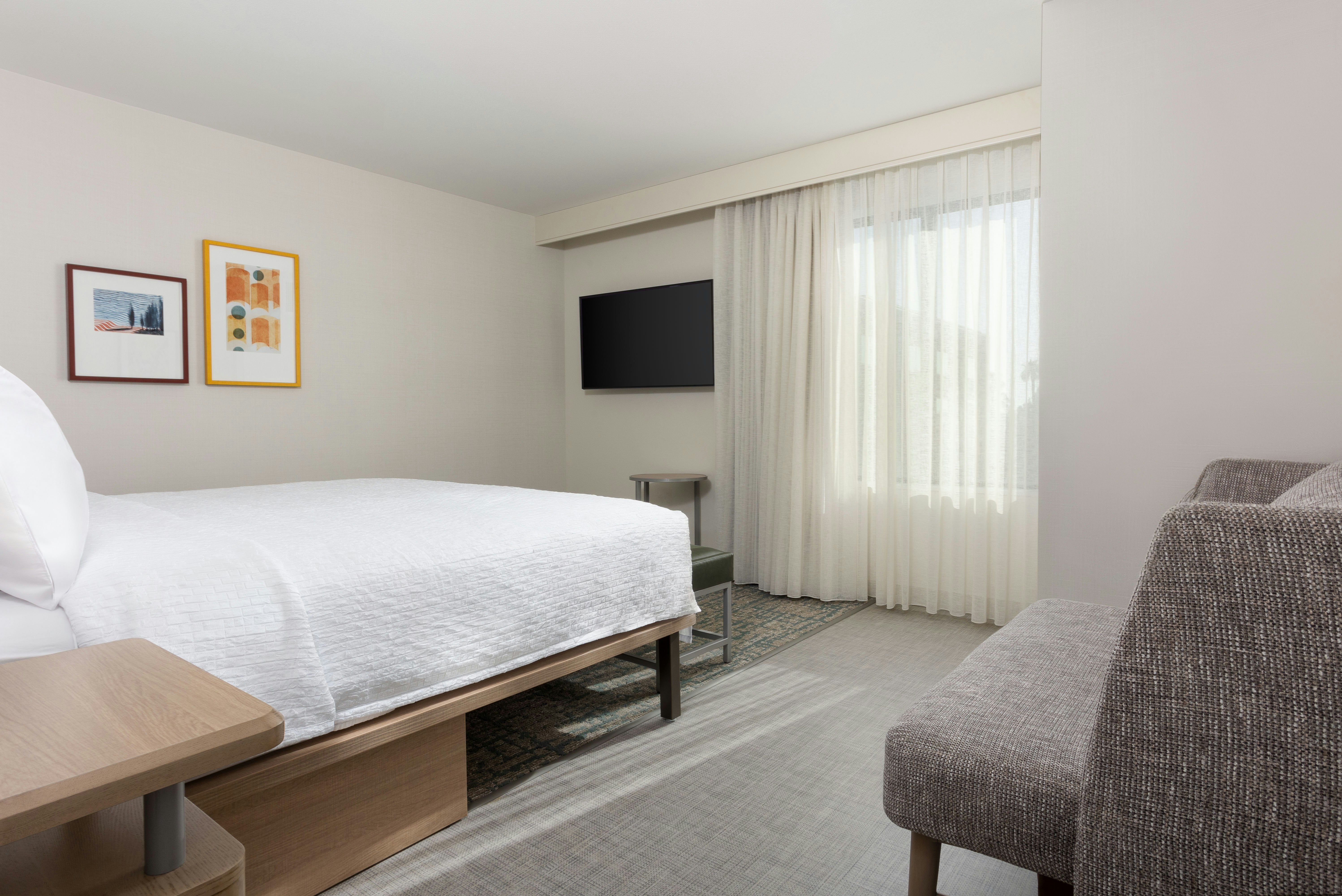 Efficiency, Suite, King Bed