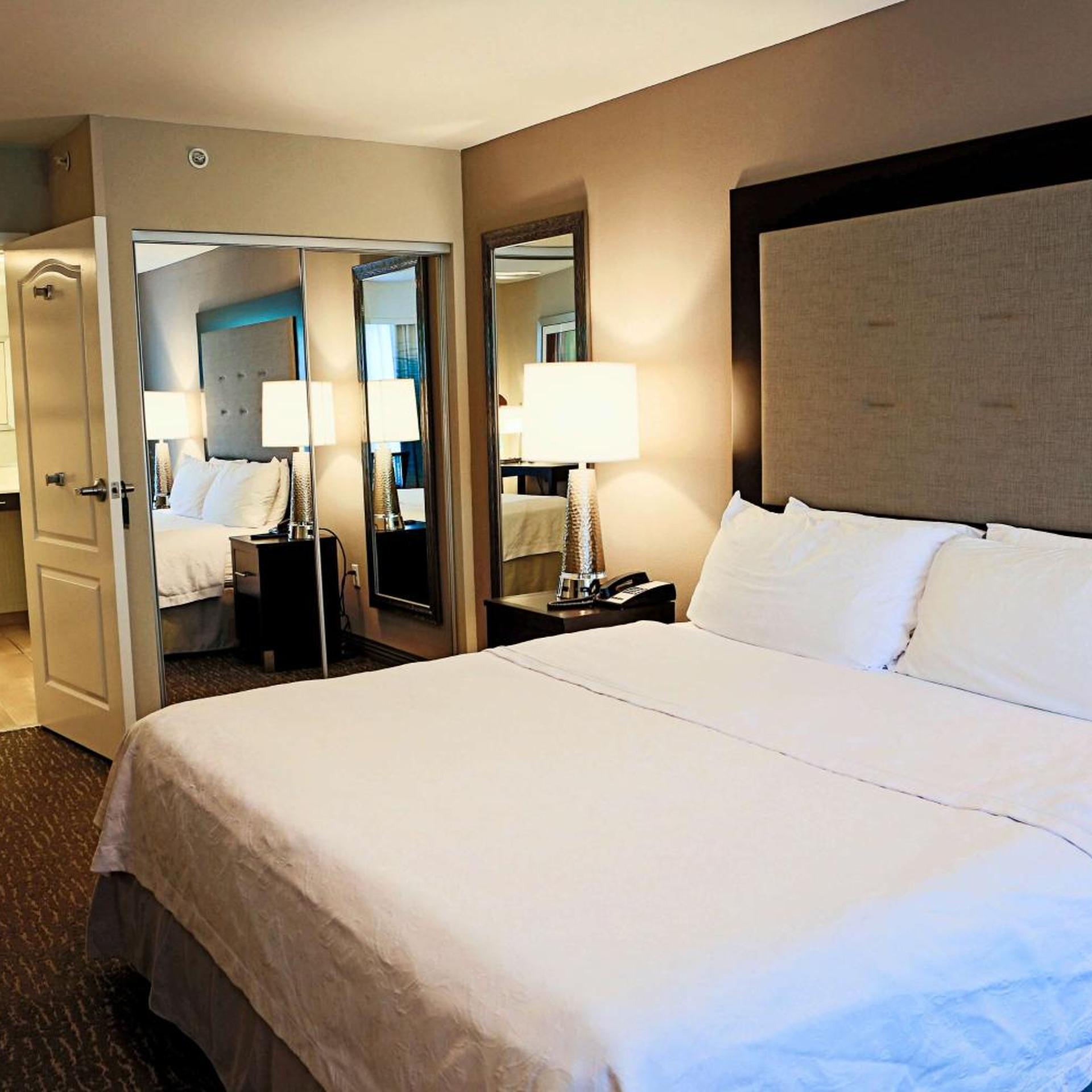 1 BEDROOM, PREMIUM, SUITE, KING BED