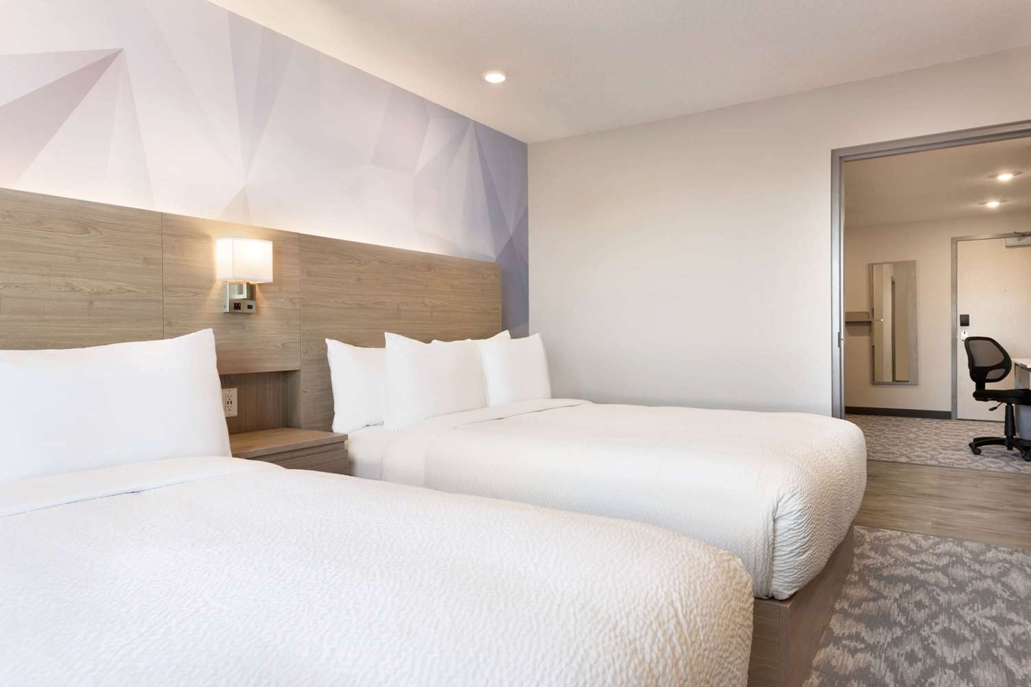 Days Inn by Wyndham Calgary North Balzac 1/15