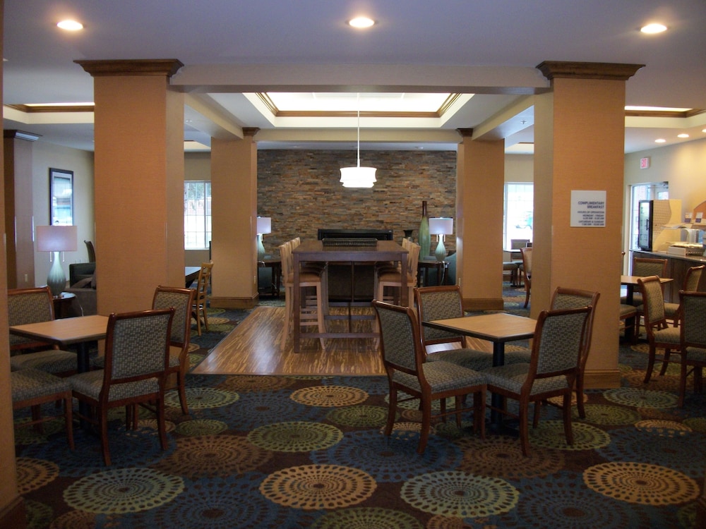 Holiday Inn Express Cortland 26/32