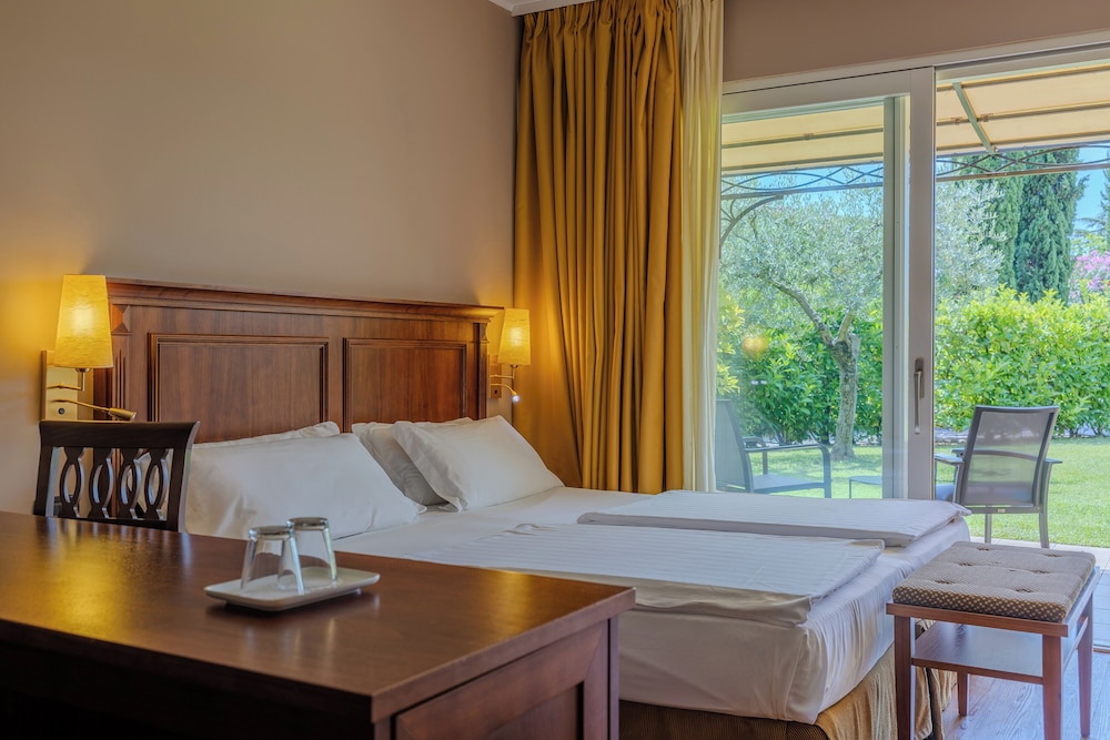 JUNIOR SUITE, GARDEN VIEW