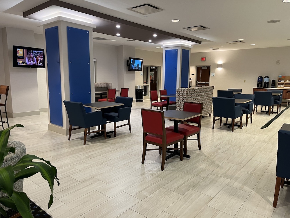 Holiday Inn Express Hotel Suites Williamsport 35/43
