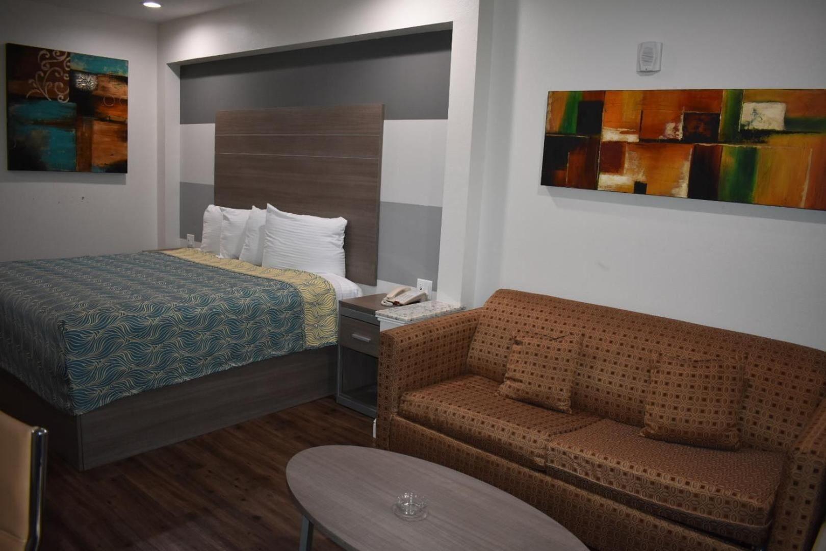Grand Villa Inn & Suites- Humble 21/27