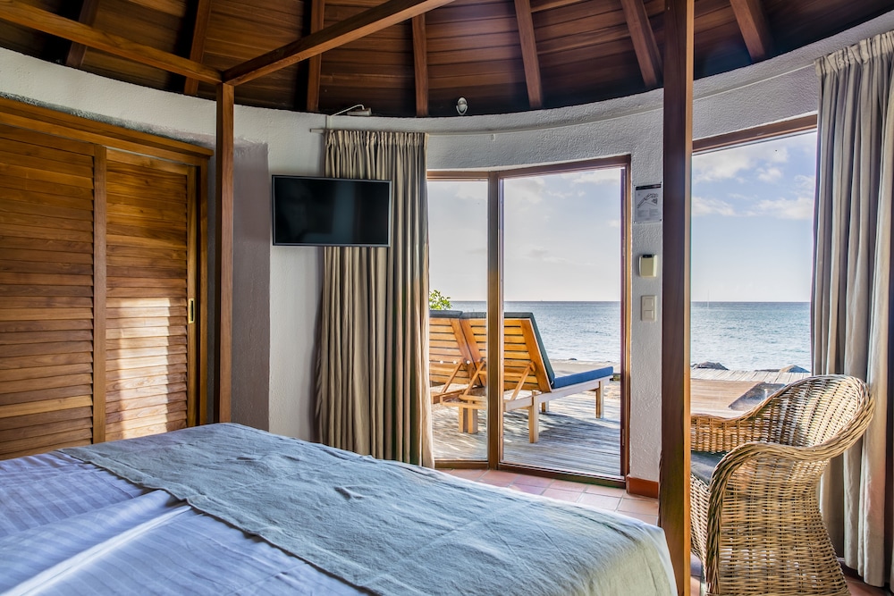 Romantic, Bungalow, Double Bed, Beach Front