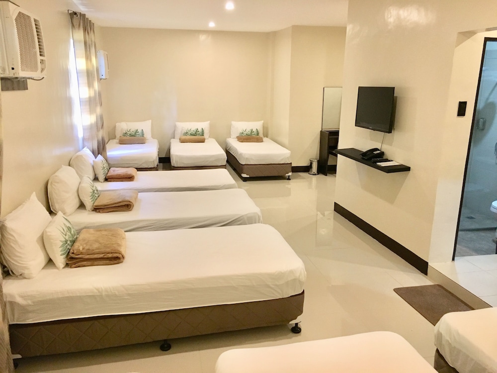 Eon Centennial Resort Hotel & Waterpark 17/28