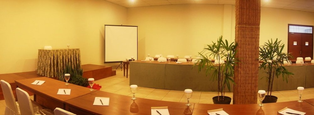 D Emmerick Salib Putih Hotel Salatiga 30/48