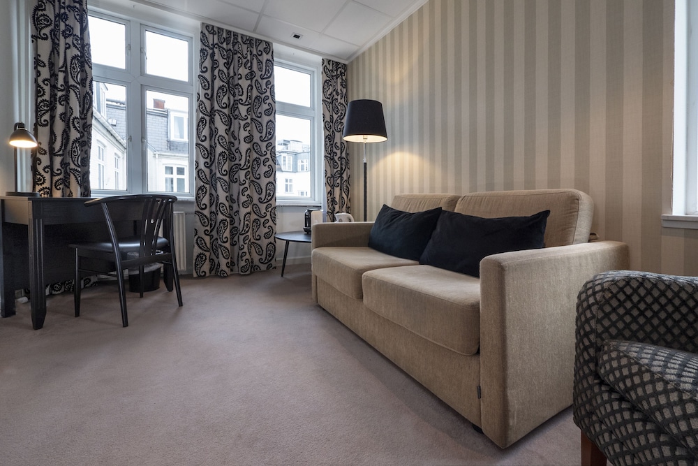 Hotel Mayfair 48/67