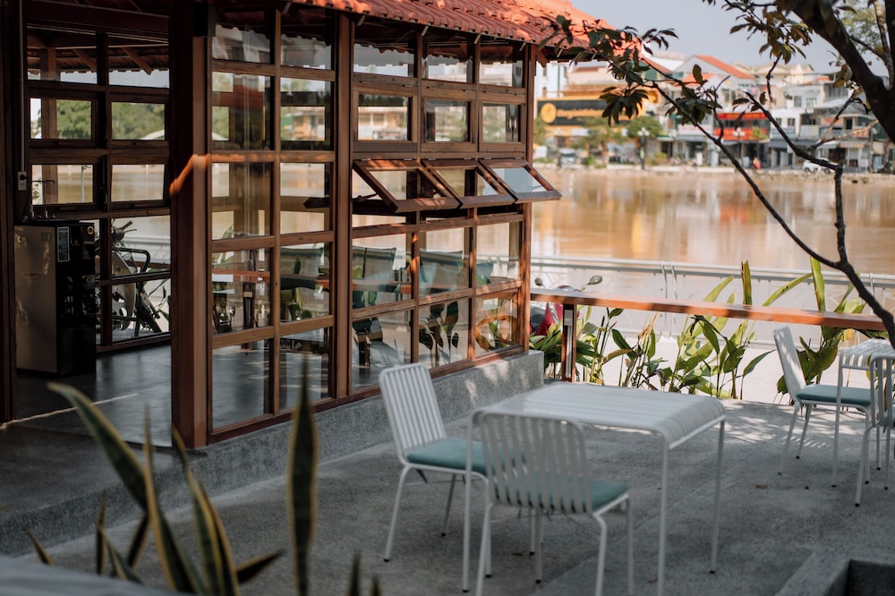 Hue Riverside Villa 32/50