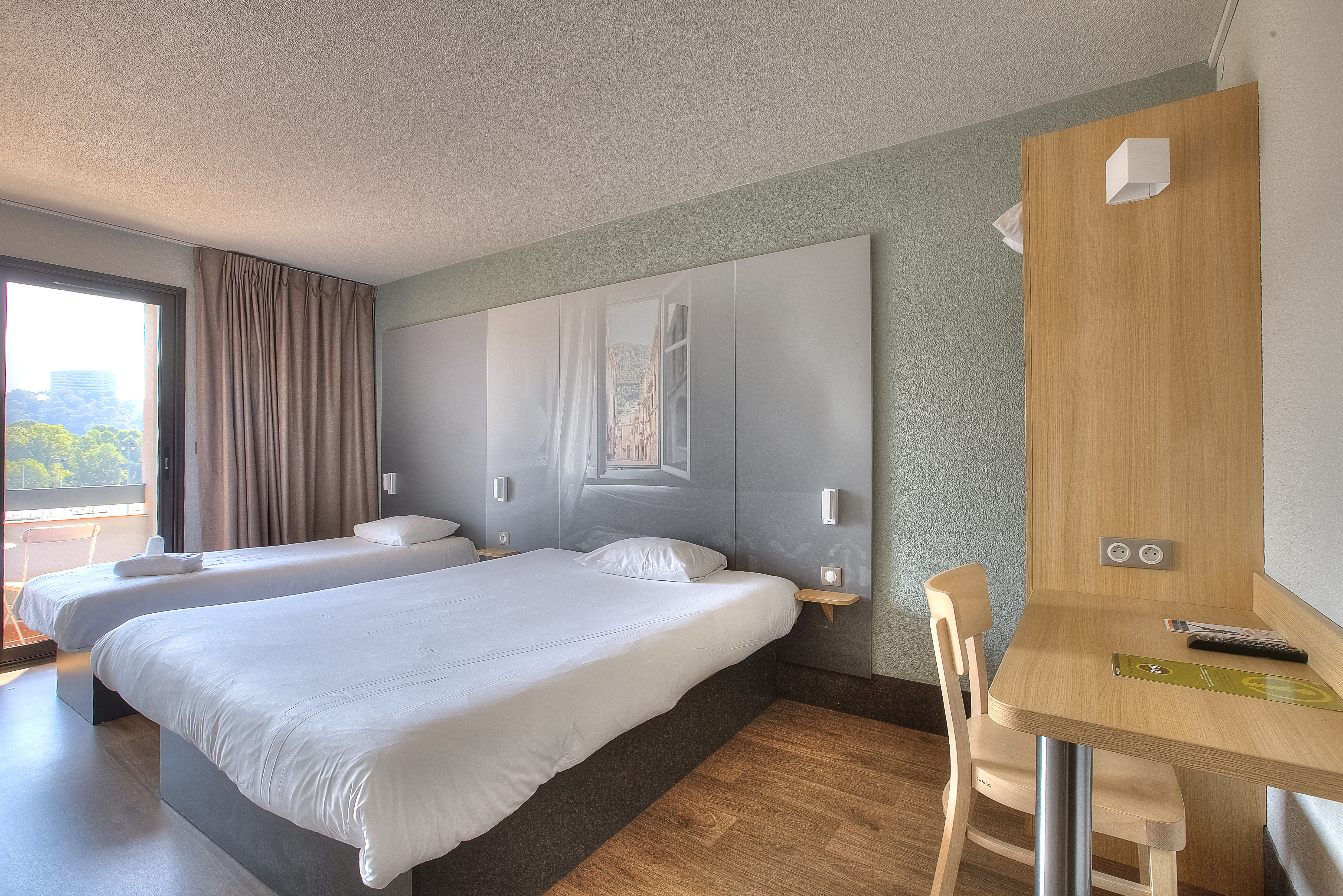 غرفة قياسية بسريرين منفصلين، B&B Hotel Villeneuve Loubet Village 2/3