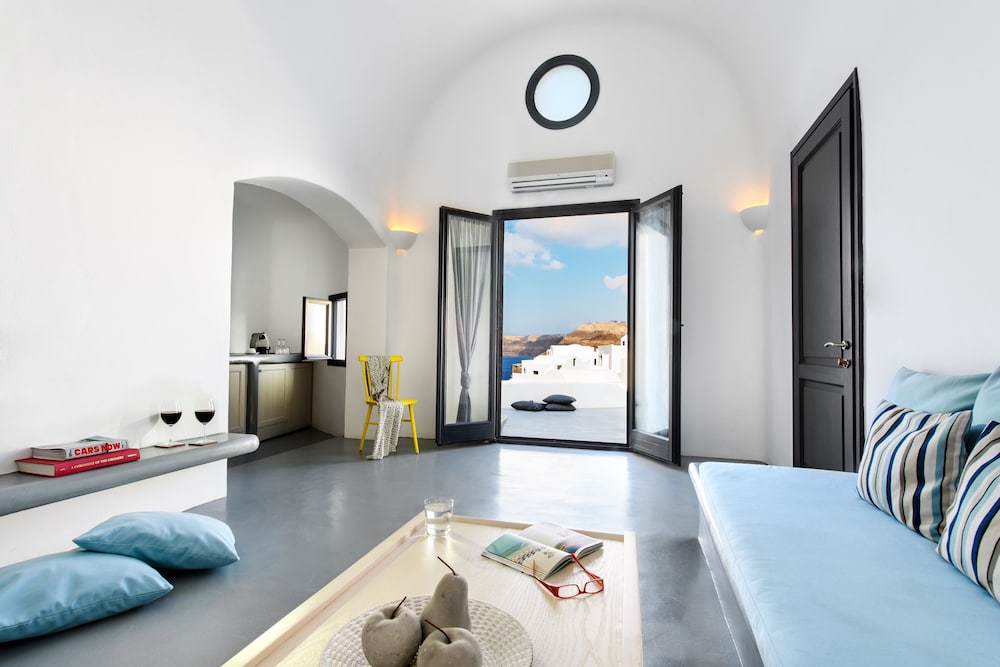 Grand Ambassador Santorini Hotel 58/78