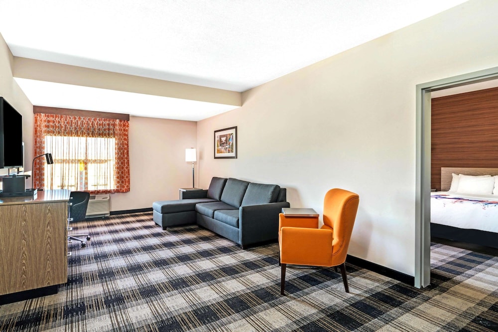 La Quinta Inn & Suites by Wyndham Oklahoma City Airport 36/50