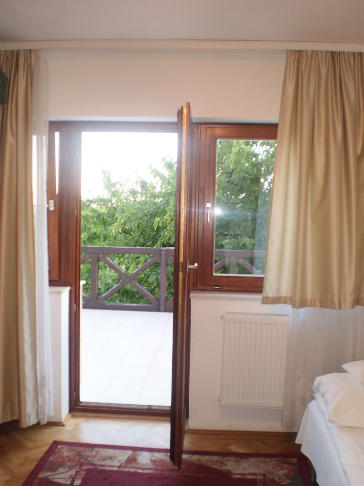 Helios Hotel Pension 23/73