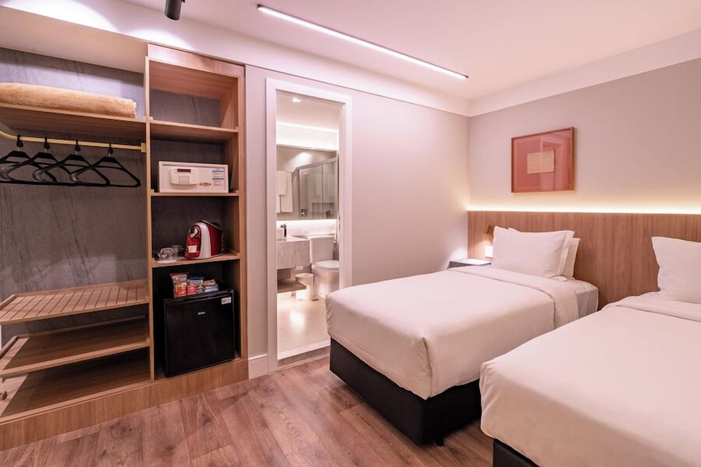 LUXURY, TWIN BEDS