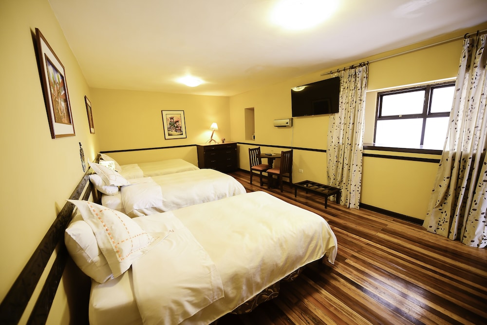 Yabar Hotel Plaza 22/65